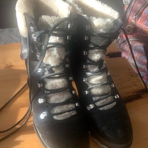 Black faux fur boots